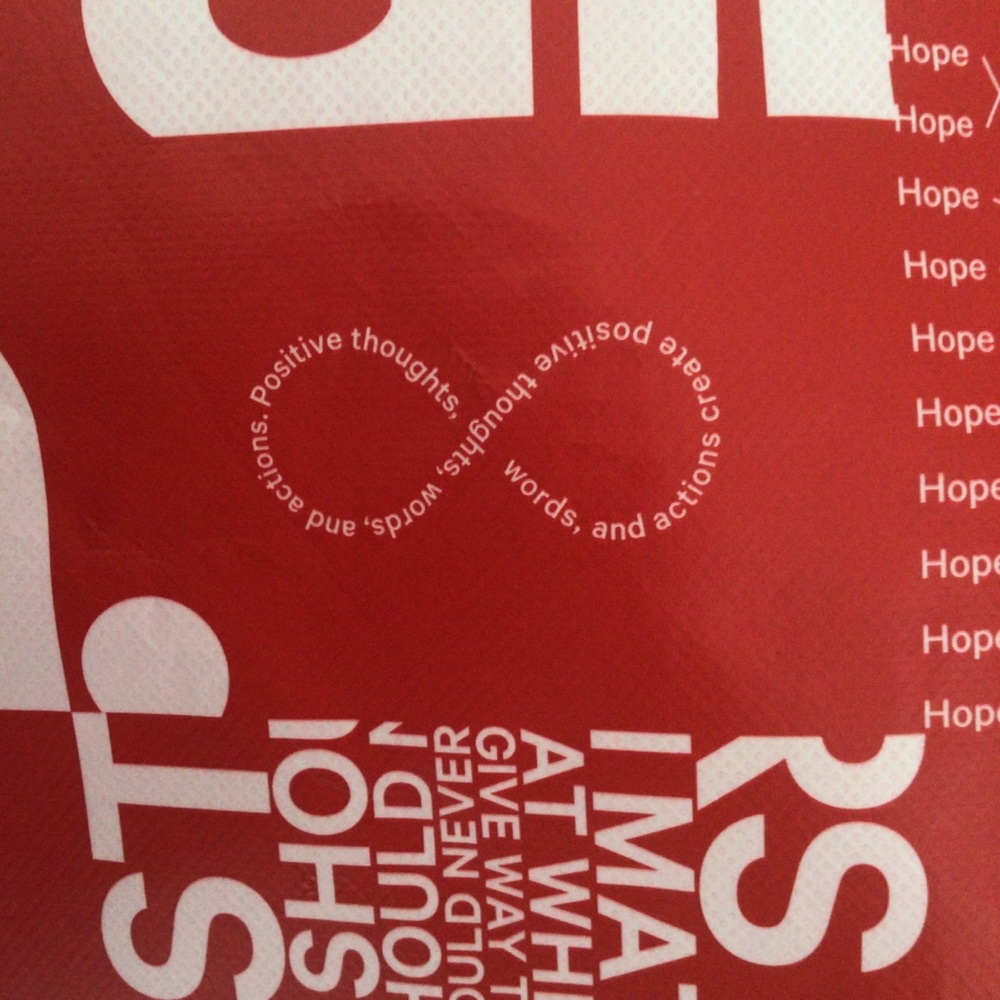 LULULEMON LARGE MANIFESTO RED AND WHITE TOTE BE ALL IN - Picture 7 of 9